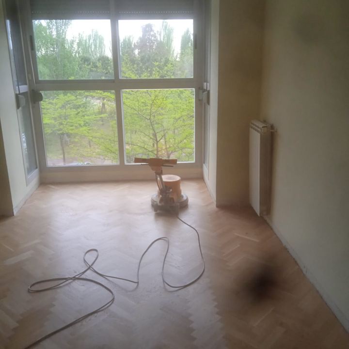 Manchas de agua en el parquet