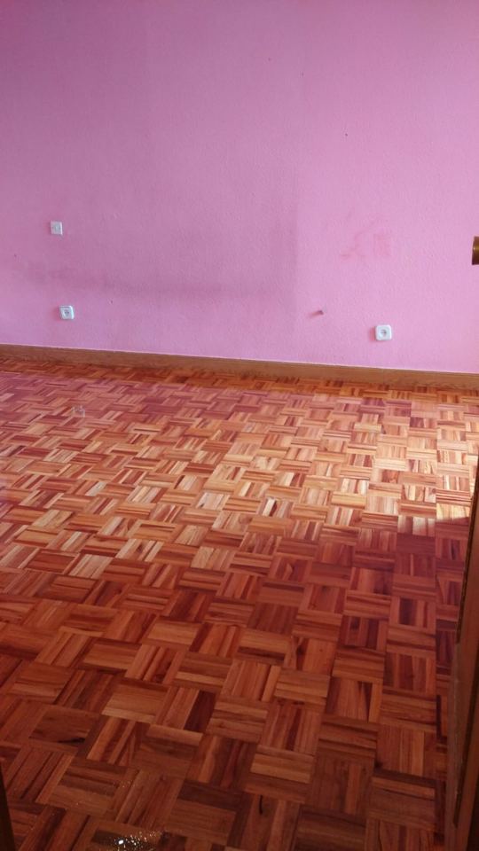 Parquet antiguo bajo moqueta